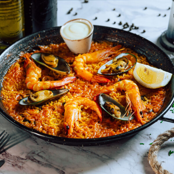 Paella cu fructe de mare